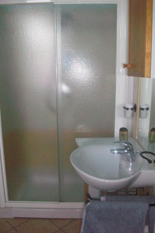 Tra... Monti E Vigne Bed & Breakfast La Morra Room photo
