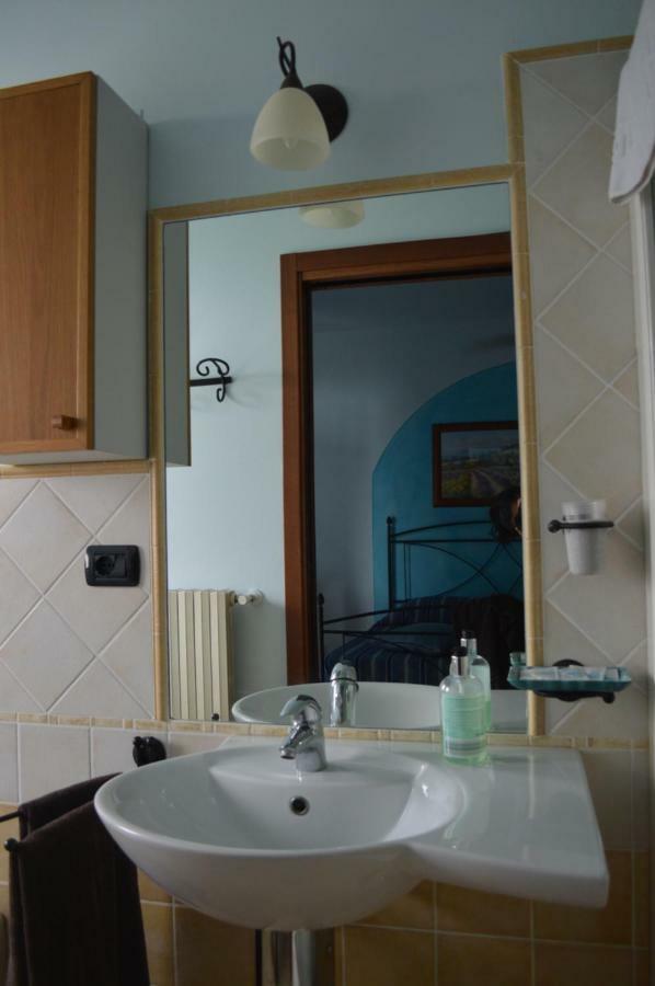 Tra... Monti E Vigne Bed & Breakfast La Morra Exterior photo